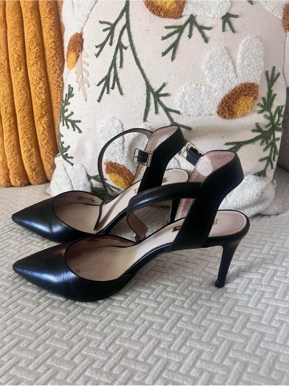 Louise et Cie Black Pointed-Toe Slingback Heels